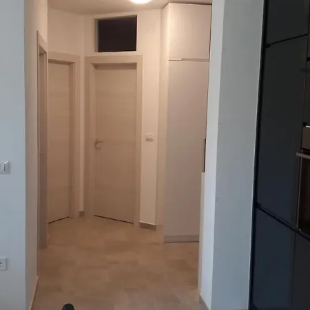Apartman F & E *