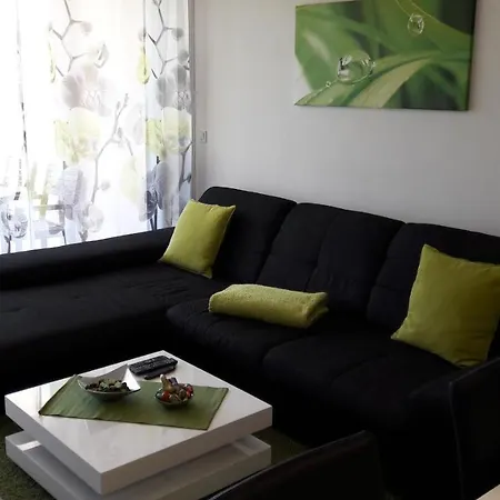 Apartman F & E