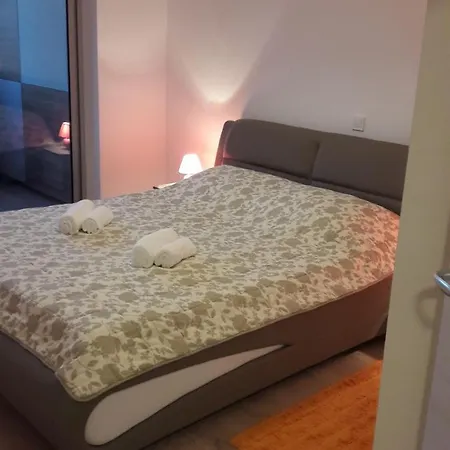 Apartman F & E *