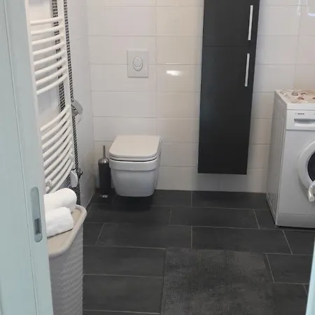 Apartman F & E Apartment *