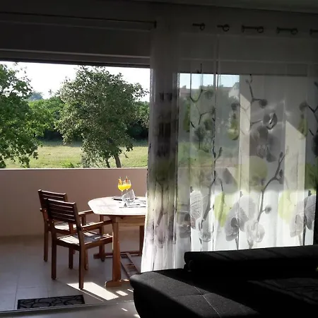 Apartman F & E